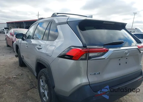 2022 Toyota Rav4 Xle z USA, uszkodzony, nr VIN 2T3P1RFV1NC258051